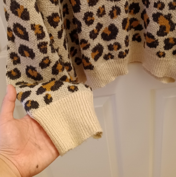 Leopard Print Crewneck Sweater - Picture 2 of 4